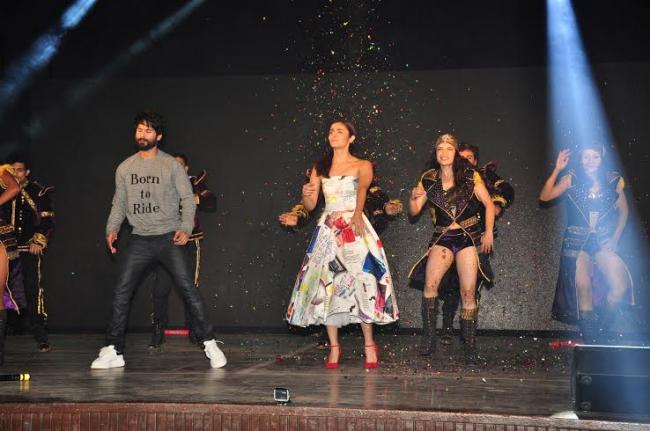 Shahid, Alia attends Mithibai college fest