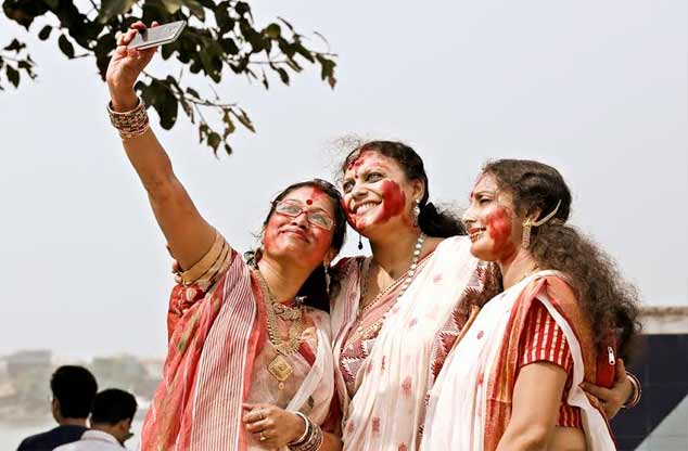 Revellers bid adieu to Goddess Durga on Maha Dashami