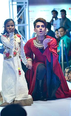 Soha Ali, Rituparna walk for street children charity