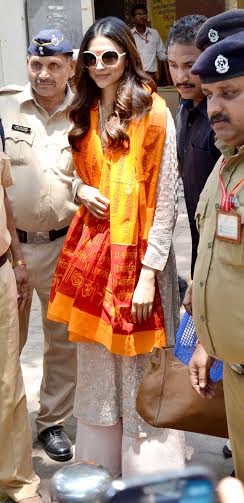 Deepika visits Siddhivinayak Temple