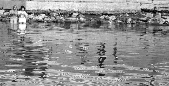 Varanasi: Aurora over the Ganges