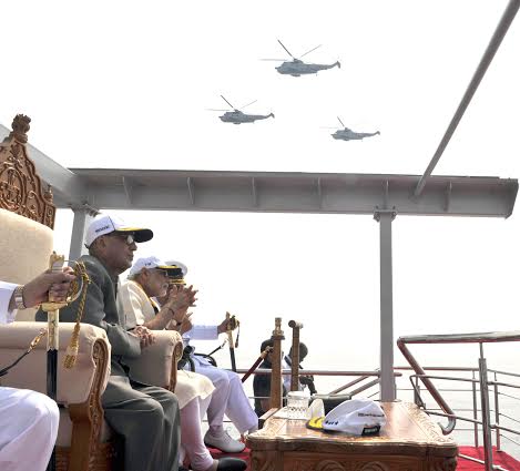 Narendra Modi received by the Union Minister for Defence, Manohar Parrikar 