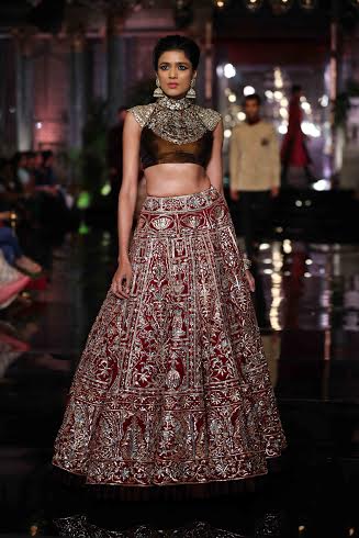 Deepika Padukone sizzles on the ramp at India Couture Week