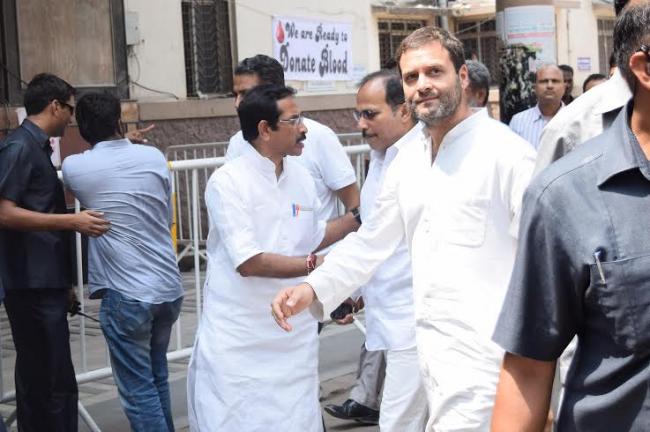 Rahul Gandhi comes to Medical College to see patients