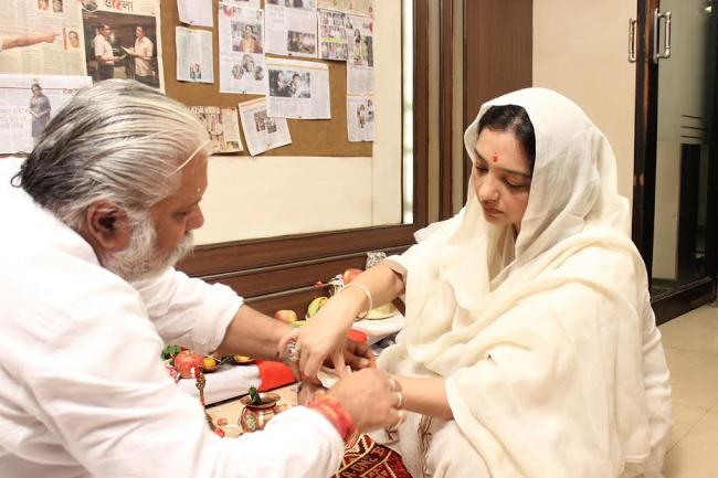 Shree Venkatesh Films hosts mahurat for Arindam Sil's 'Byomkesh Pawrbo'