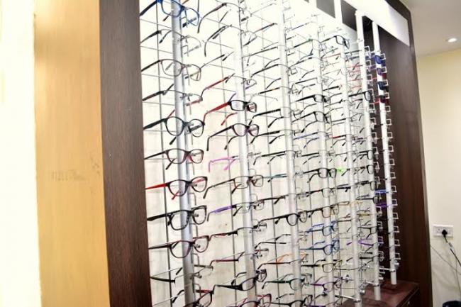 Laxmi Ratan Shukla inaugurates Ambika Eye Care in Howrah