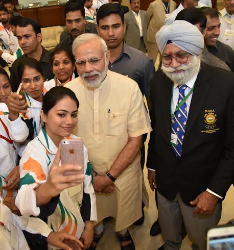 PM Modi meets athletes contingent for Rio Olympics