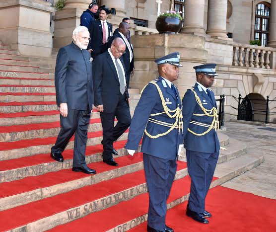 Narendra Modi being received by the President of the Republic of South Africa