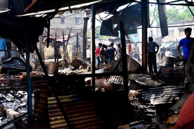 Fire guts Kadamtala bazar in West Bengal's Howrah