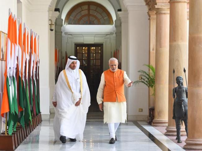 Hamid Ansari paying homage at the portrait of the former President, Dr. Rajendra Prasad on his 132nd birth anniversary