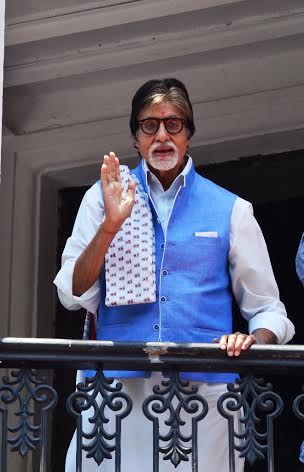 Amitabh Bachchan , Jaya Bachchan visit Kolkata to inaugurate KalyanJewellers showrooms