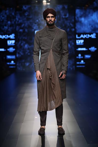 Malaika Arora, Riteish walk down LakmÃ© Fashion Week Winter ramp