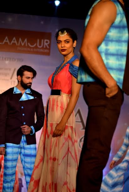 Parno Mitra sizzles ramp in Kolkata show