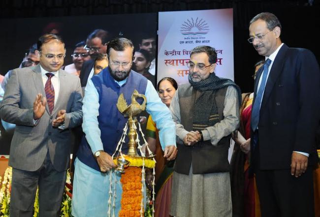 Pranab Mukherjee with the delegation from Young FICCI Ladies Organisation (YFLO)