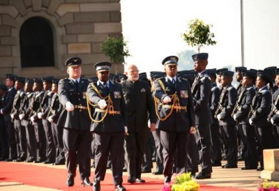 Narendra Modi being received by the President of the Republic of South Africa