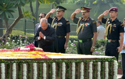 PM Modi, Prez Mukherjee pay tribute to Mahatma Gandhi, Lal Bahadur Shastri