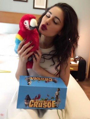 Nargis Fakhri gets a cute visitor on sets