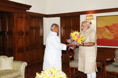 Former Bihar CM Jitanram Manjhi's car attacked in Gaya