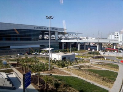 Bad weather forces Delhi bound flight to land in Mumbai, 300 passengers stranded overnight