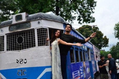Katrina Kaif , Sidharth Malhotra charm fans in Kolkata, promote Baar Baar Dekho