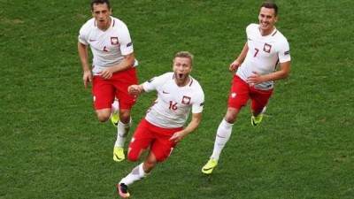 BÅ‚aszczykowski shoots Poland past Ukraine