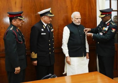 Indians pay tribute to country's armed forces on Flag Day 