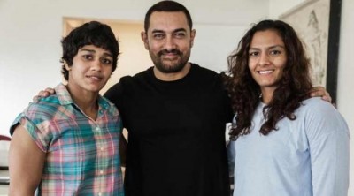  Aamir Khan wishes his best by writing a letter to Babita and Vinesh Phogat