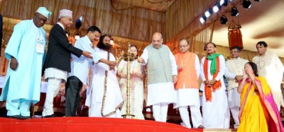 Amit Shah praises Sri Sri Ravi Shankar over World Cultural Festival success