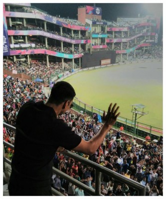 Akshay Kumar takes break from Robot 2 shooting, enjoys cricket match