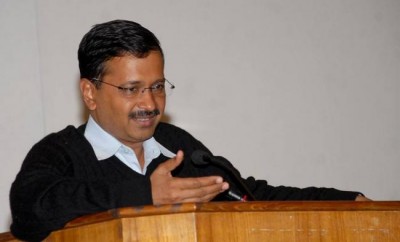 Shoe hurled at Kejriwal at press conference 