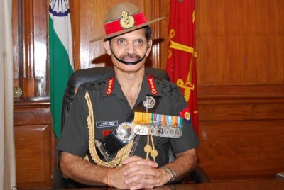 Army Chief reviews â€˜operational preparednessâ€™ in Srinagar