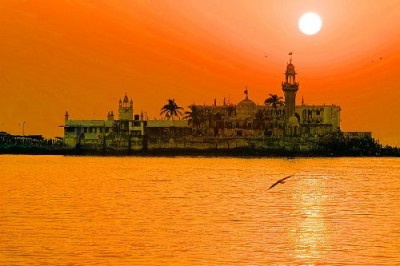 Muslim women persist with their demand to enter the sanctum of Haji Ali Dargah in Mumbai
