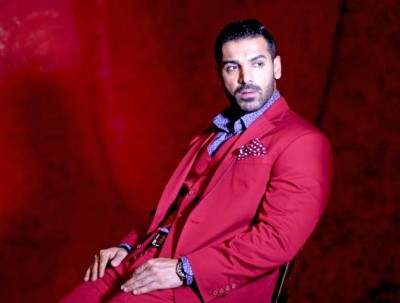 John Abraham meets Sonowal; discusses issues relating to ISL