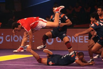 Bengal Warriors beat Dabang Delhi 31-23 to record first win