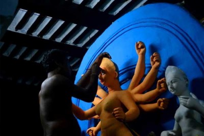 Bengal observes Mahalaya, gets ready for Durga Puja
