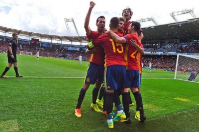 PiquÃ© pounces for late Spain win