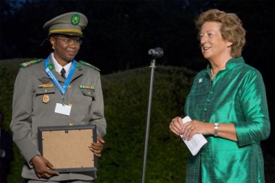   Nigerien peacekeeper presented with inaugural UN Military Gender Advocate Award for her work in Mali