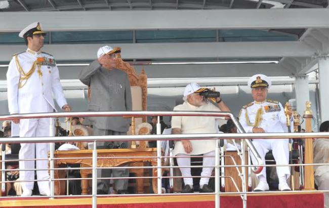 Narendra Modi received by the Union Minister for Defence, Manohar Parrikar 