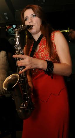 Mexican musician, DJ Sunny makes Kolkata's Bakstage groove 