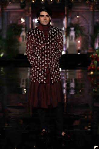 Deepika Padukone sizzles on the ramp at India Couture Week