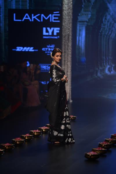 Dia Mirza  sizzles Lakme Fashion Week ramp