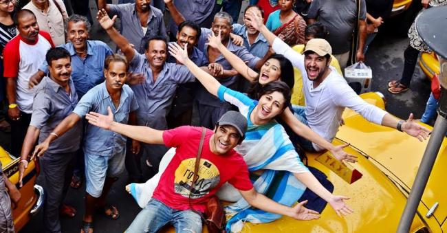 Kolkata: Swastika Mukherji, Parno Mitra, Ritwick Chakrabarty participate in special joyride to promote Shaheb Bibi Golaam