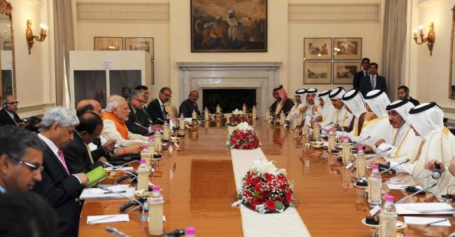 Hamid Ansari paying homage at the portrait of the former President, Dr. Rajendra Prasad on his 132nd birth anniversary