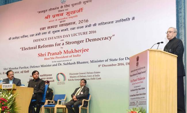 Pranab Mukherjee at a function of the Defence Estates Day Lecture 2016