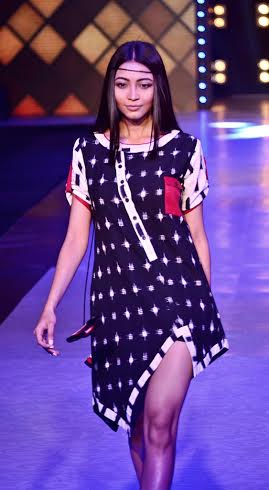 Rituparna walks ramp for Agnimitra Paul at fashion fiesta in Kolkata