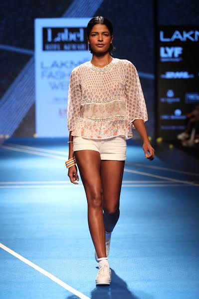 Kriti Sanon sizzles LFW