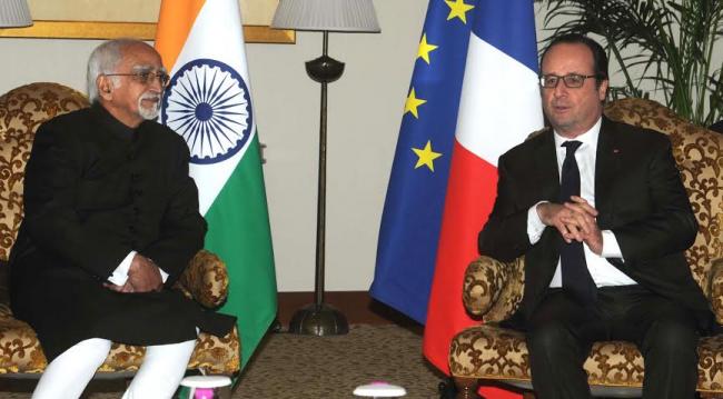 Mr. Francois Hollande inspecting the Guard of Honour