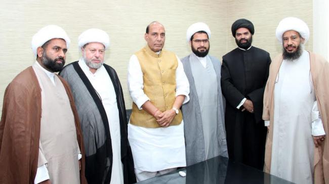 Vice President, M. Hamid Ansari paying floral tributes at the Samadhi of Babu Jagjivan Ram