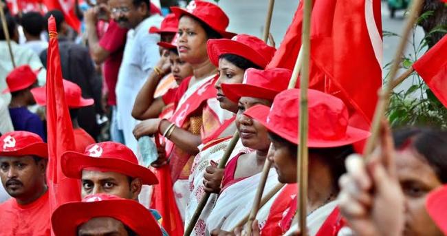 Buddhadeb Bhattacharya leads roadshow in south Kolkata