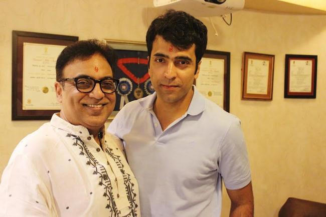 Shree Venkatesh Films hosts mahurat for Arindam Sil's 'Byomkesh Pawrbo'